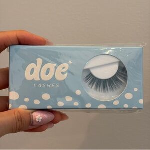 Doe Beauty False Lashes (Silver Lining Style – Black)